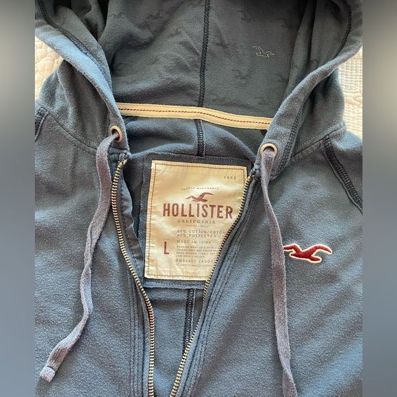 Hollister Hoodie - Picture 3 of 3